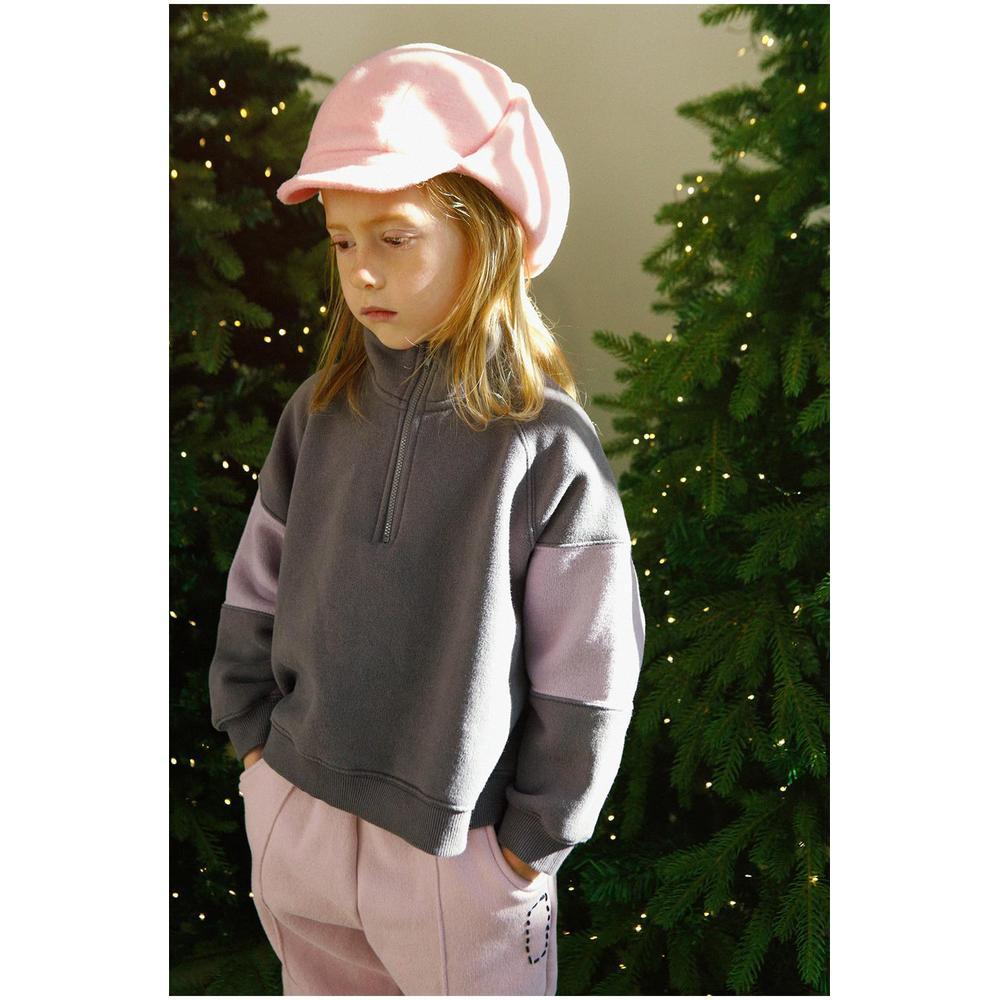 チャコールグレー