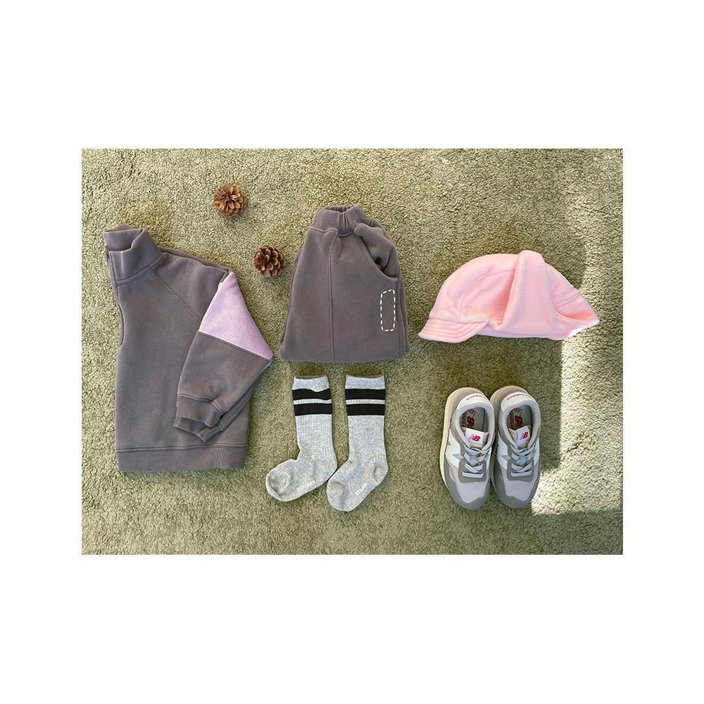 チャコールグレー