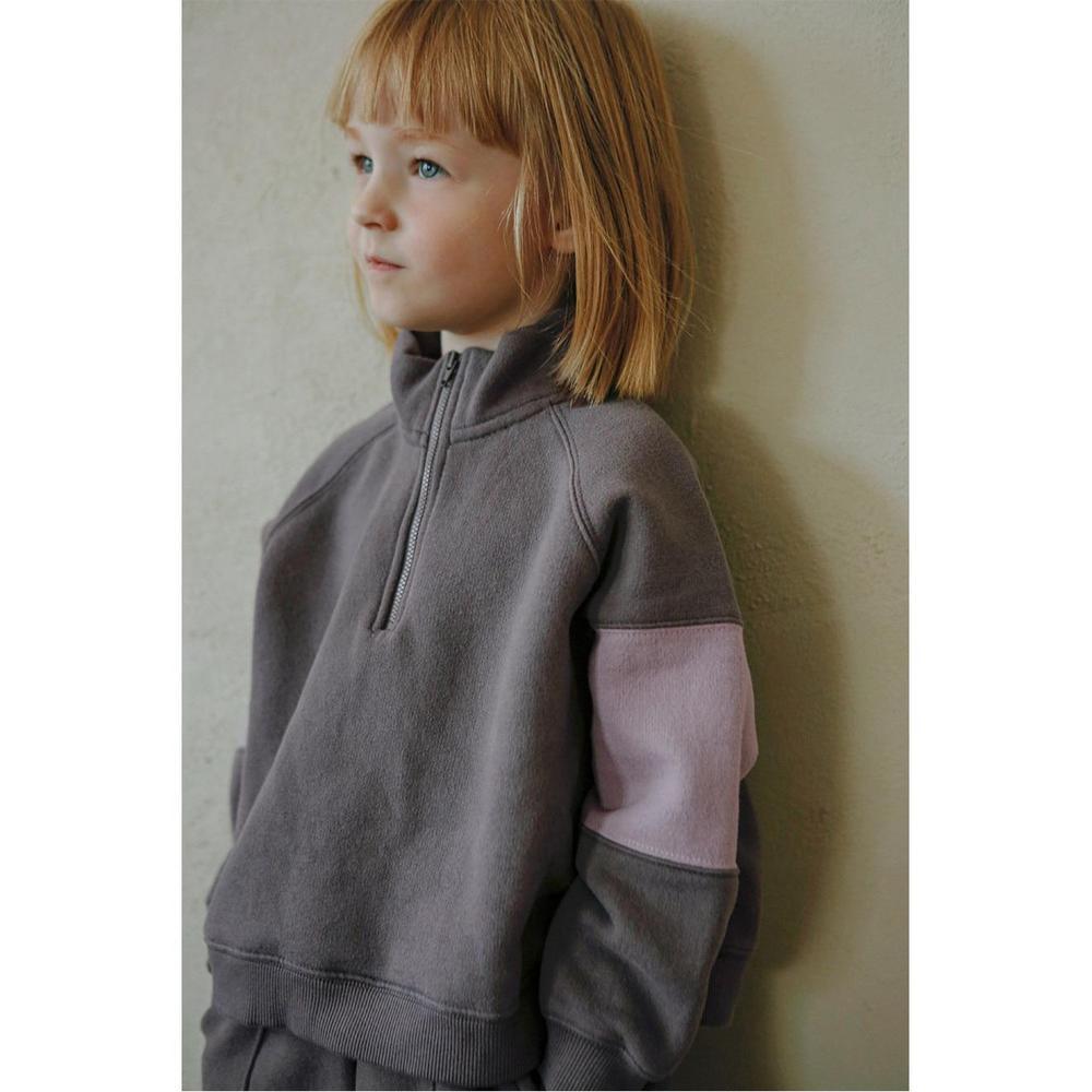 チャコールグレー