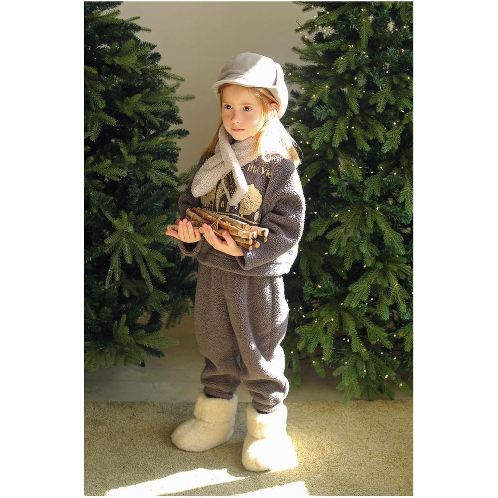 チャコールグレー