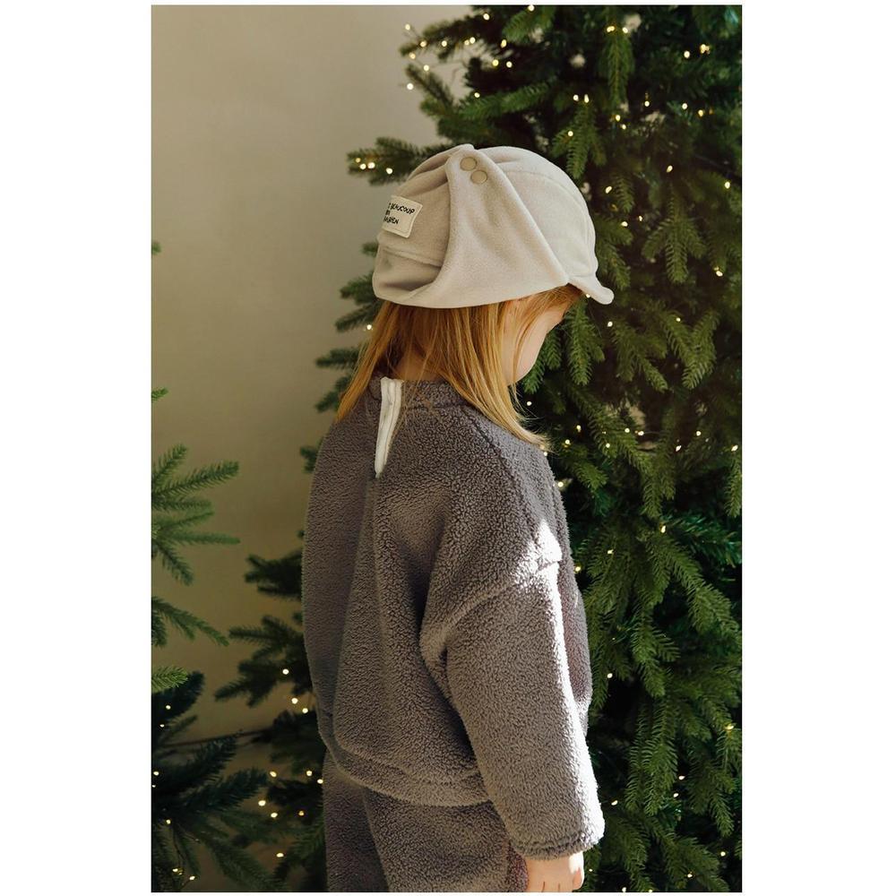 チャコールグレー