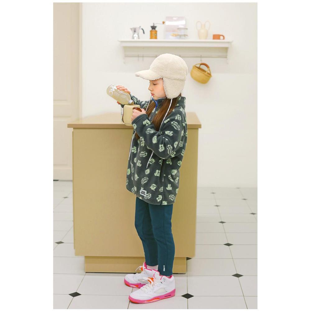 チャコールグレー