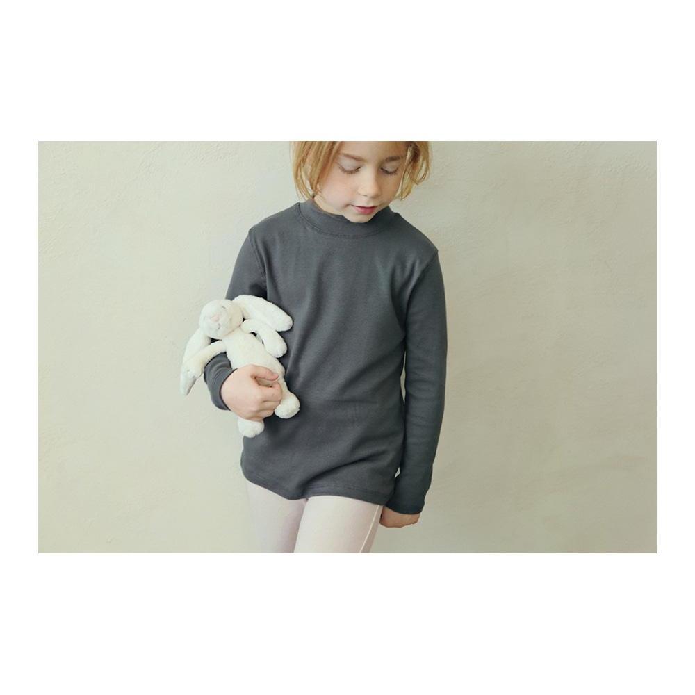 チャコールグレー