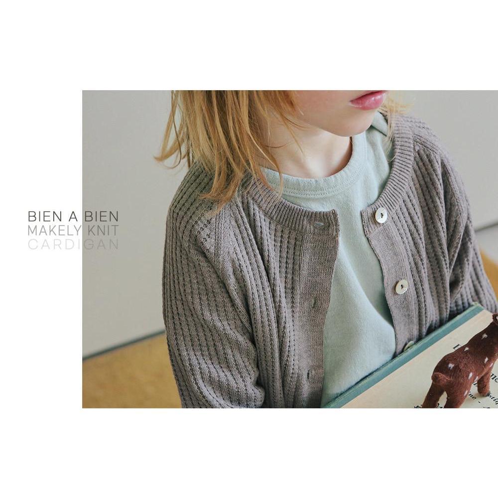 チャコールグレー