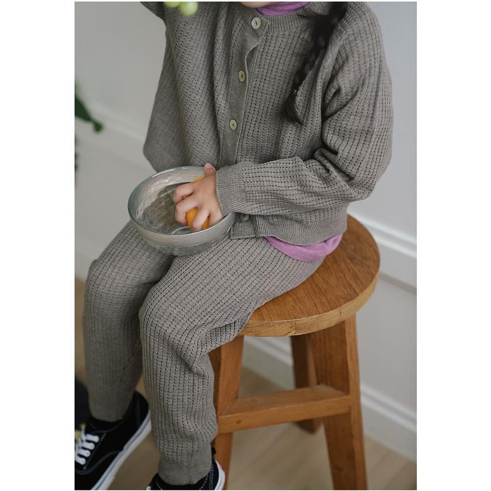 チャコールグレー