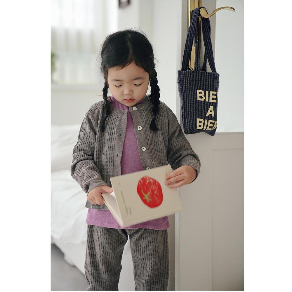 チャコールグレー