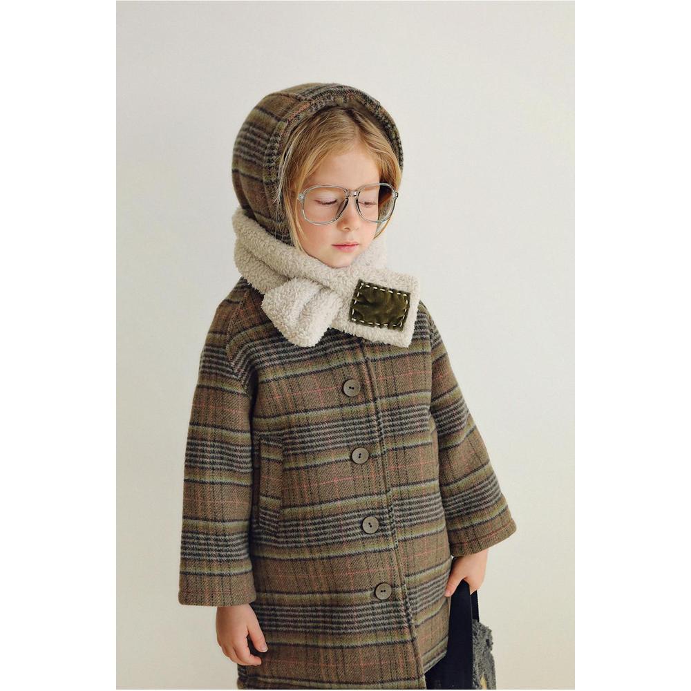 カーキグリーン