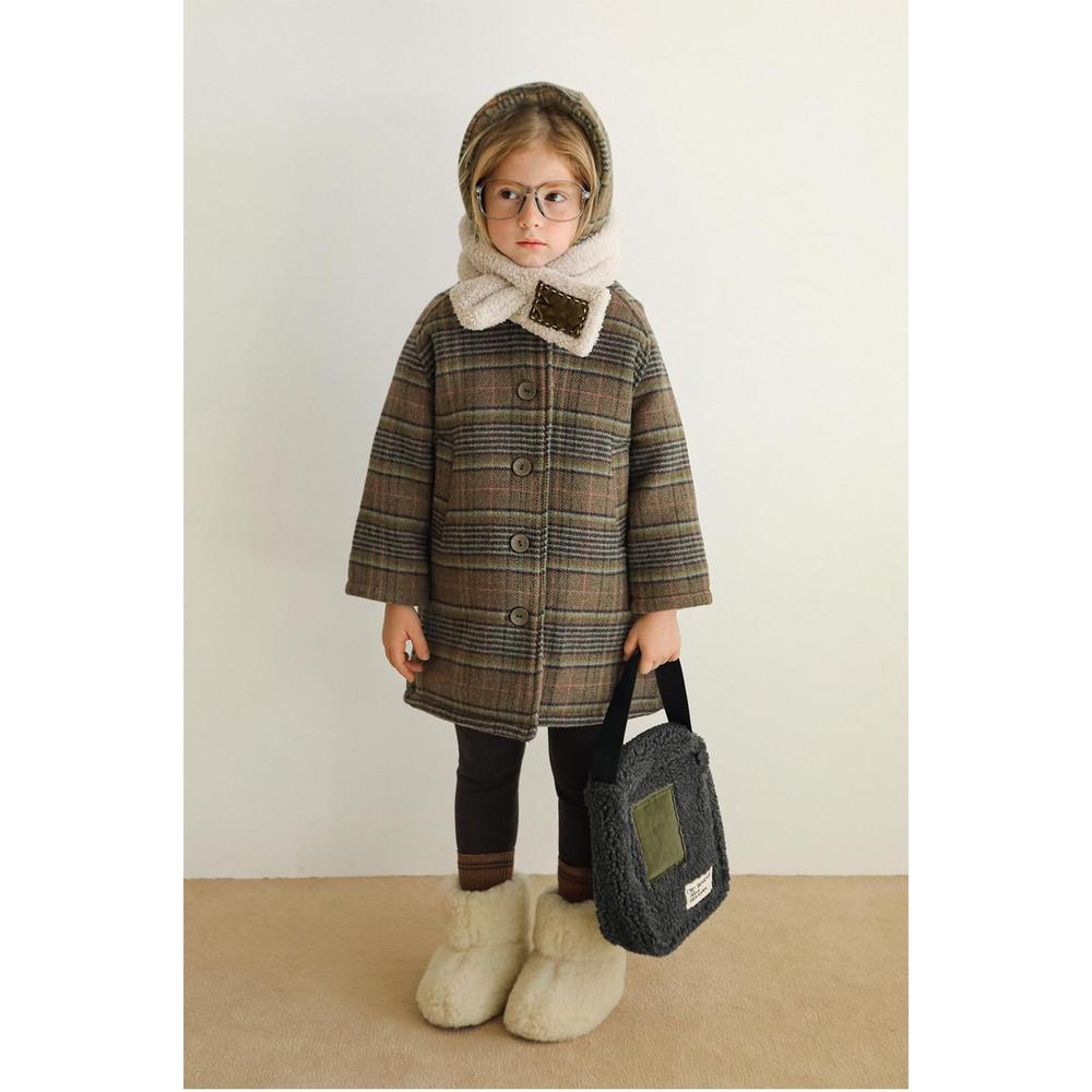 カーキグリーン