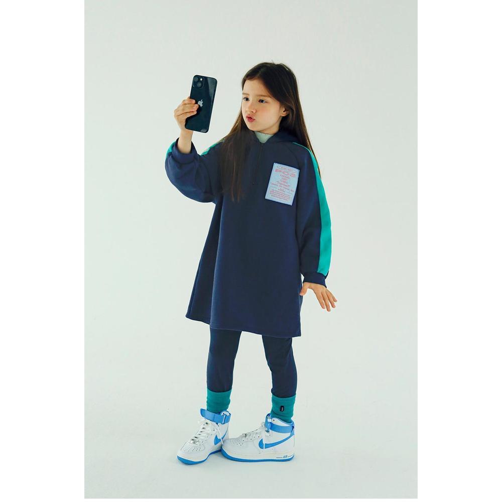 ネイビーブルー