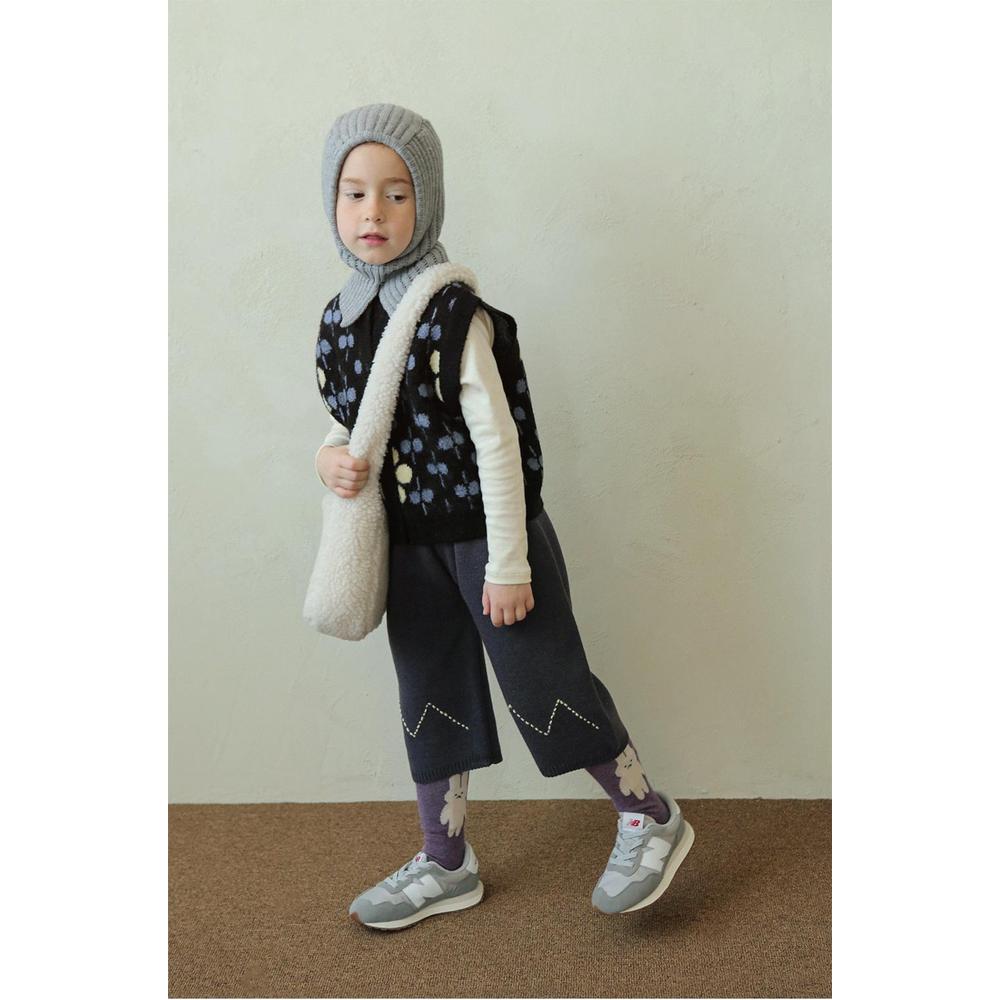 チャコールグレー