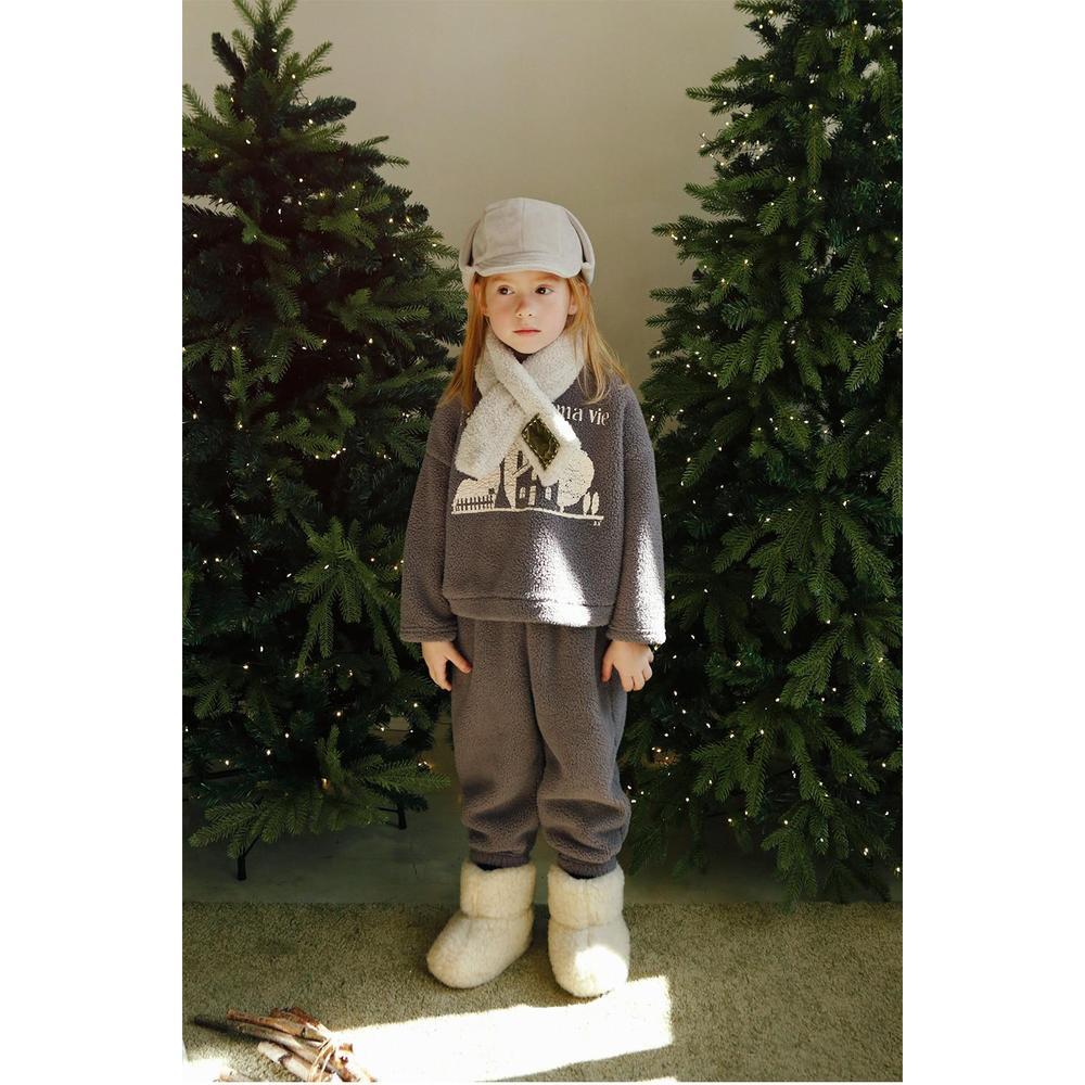 チャコールグレー