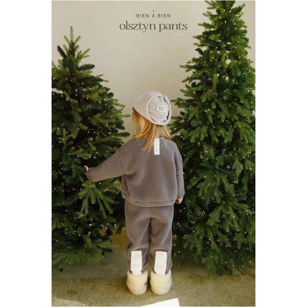 チャコールグレー