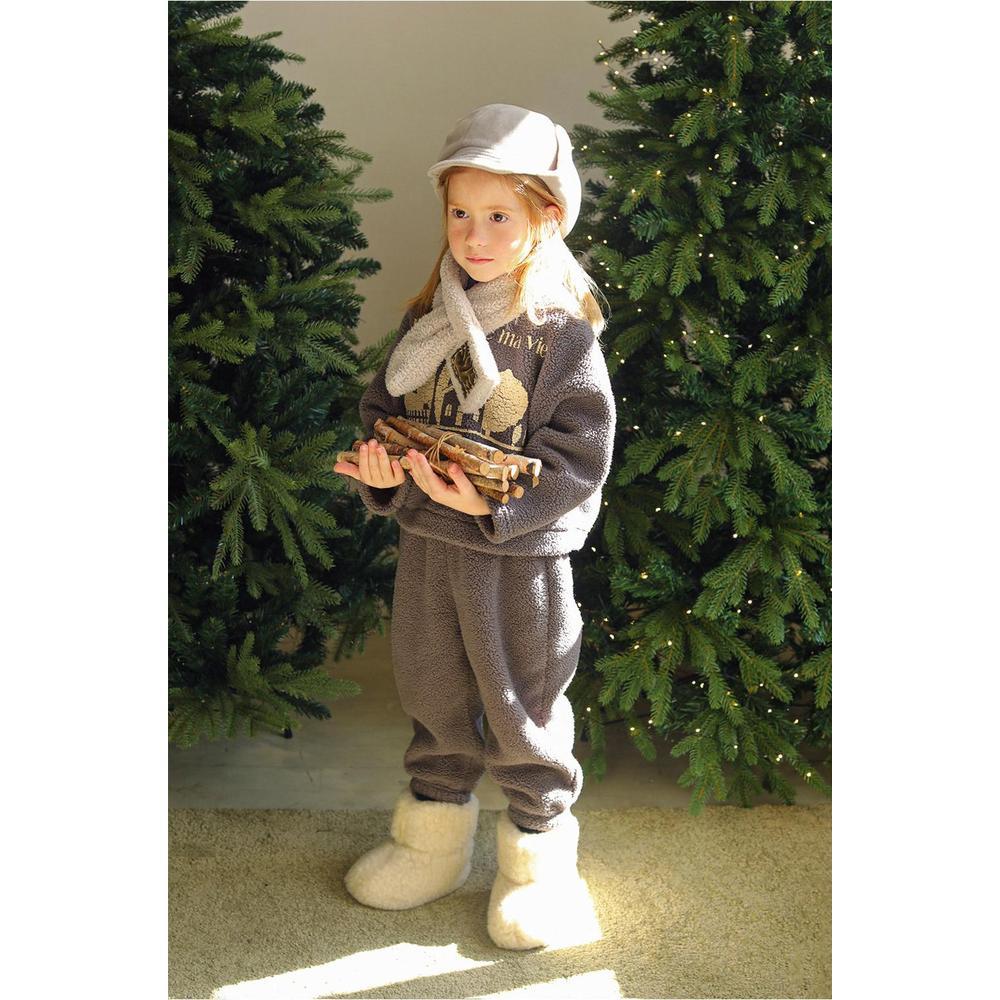 チャコールグレー