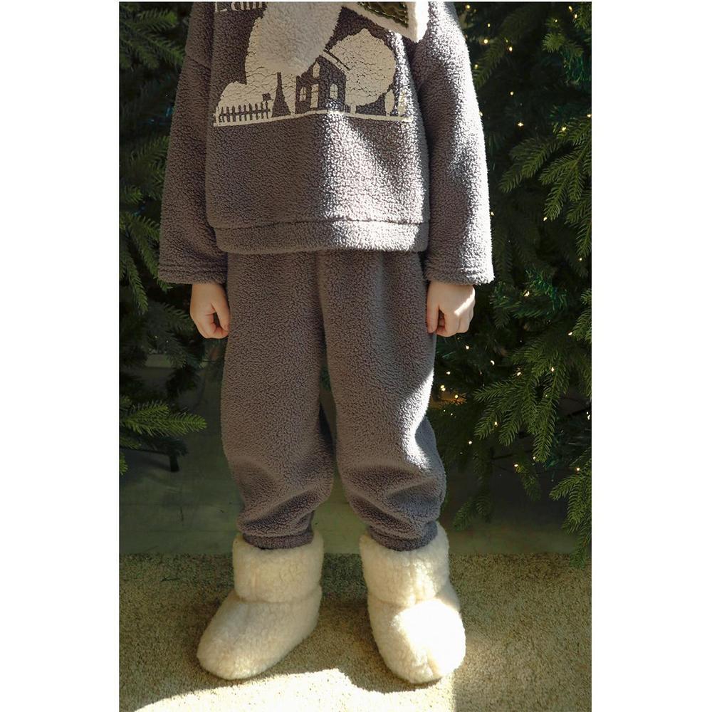 チャコールグレー