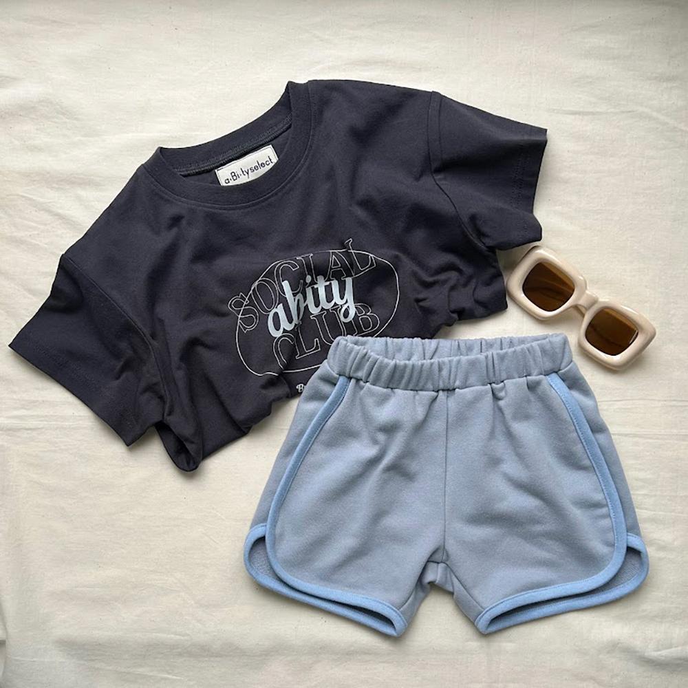 チャコールグレー