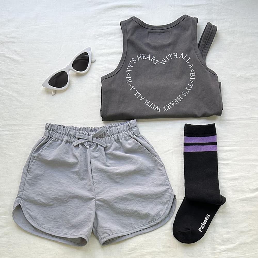 チャコールグレー