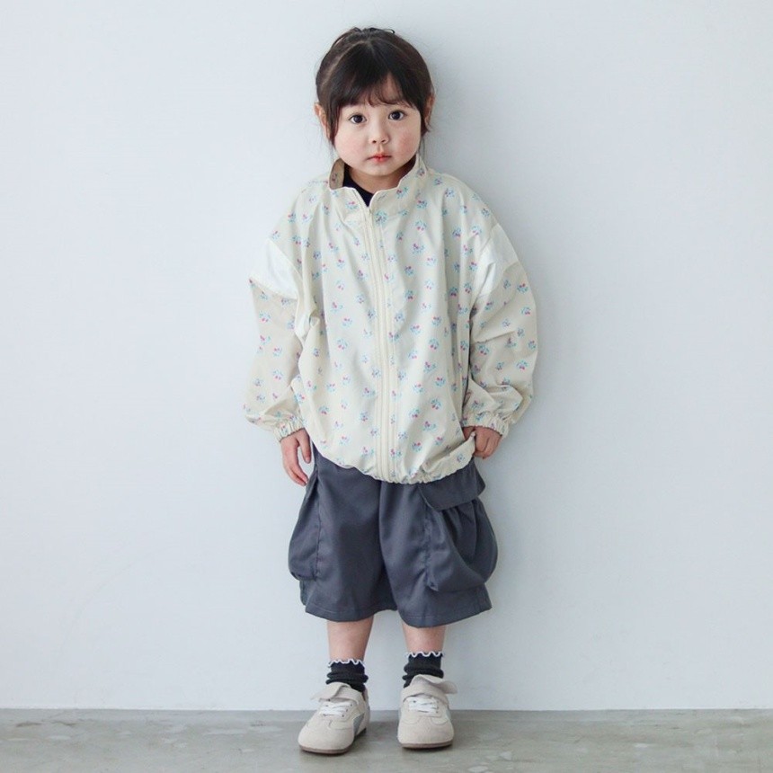 チャコールグレー