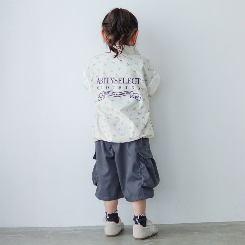 チャコールグレー