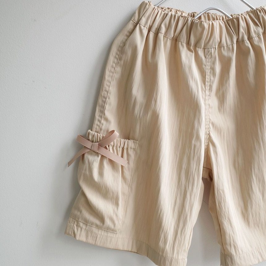 ライトベージュ