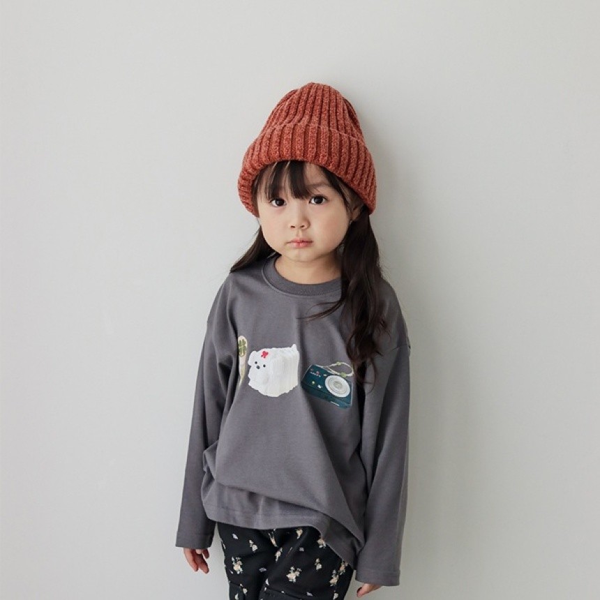 チャコールグレー