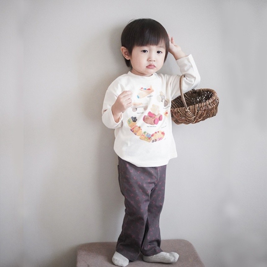 ダークブラウン