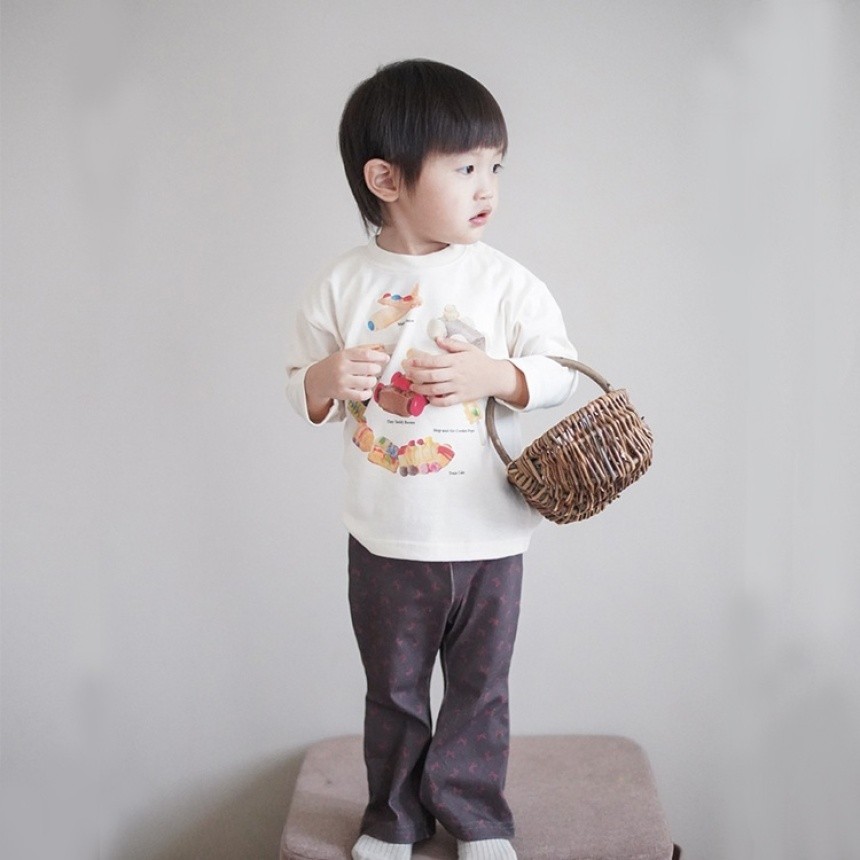 ダークブラウン