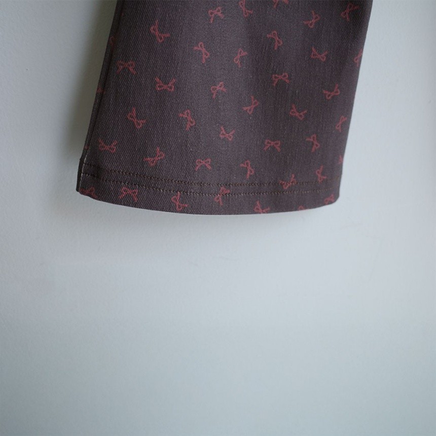 ダークブラウン