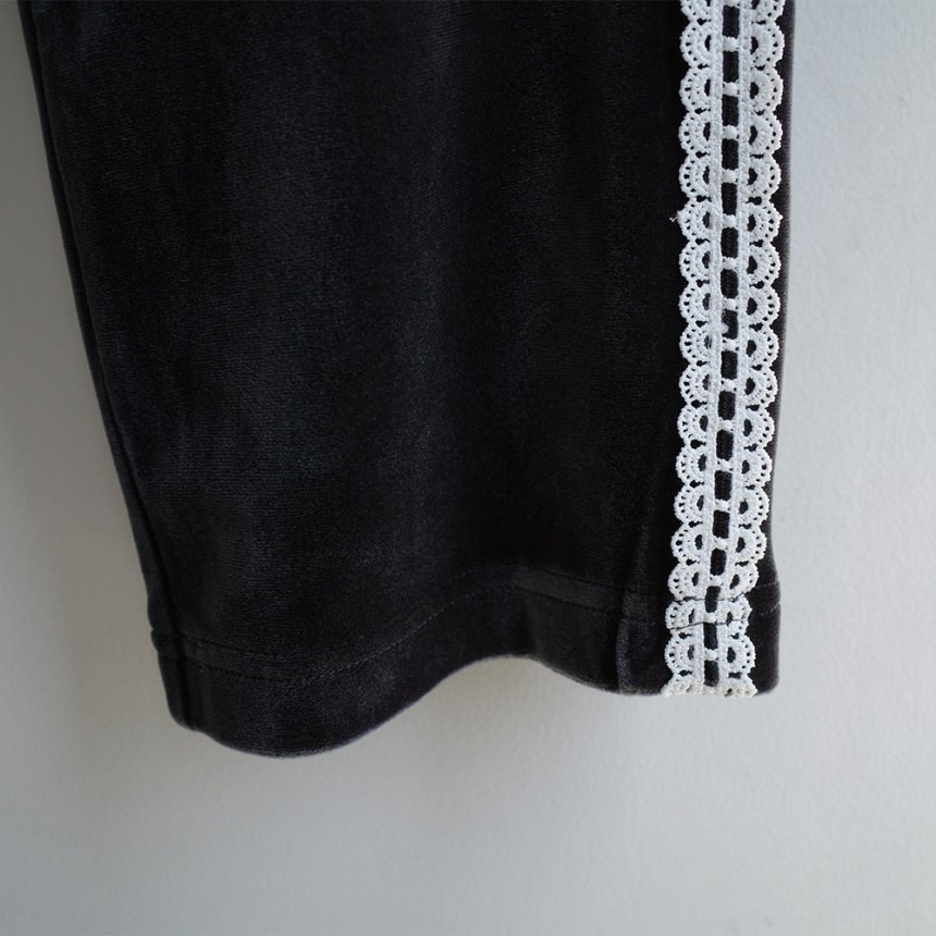 チャコールグレー