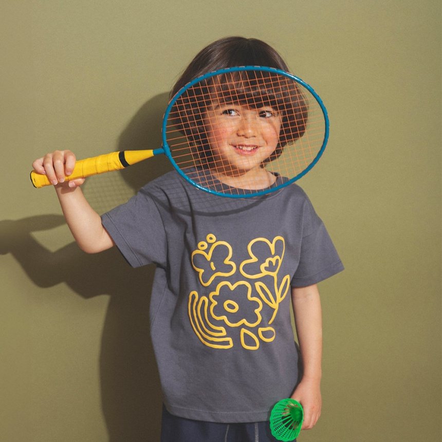 チャコールグレー