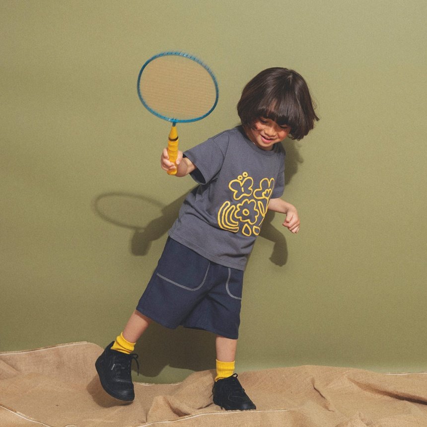 チャコールグレー