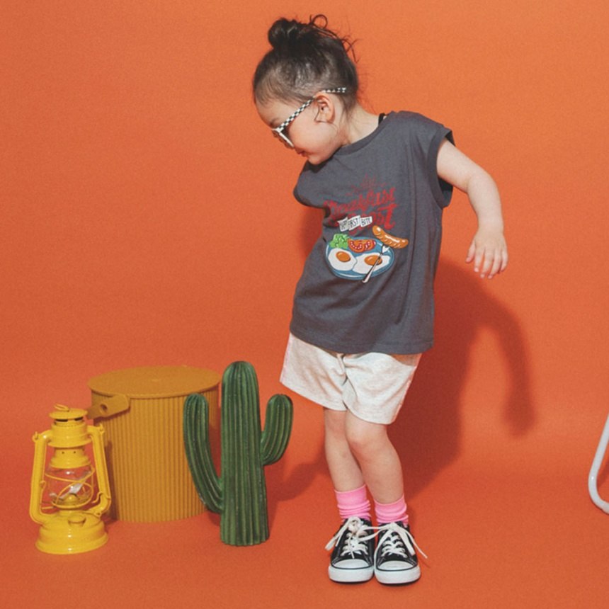 チャコールグレー