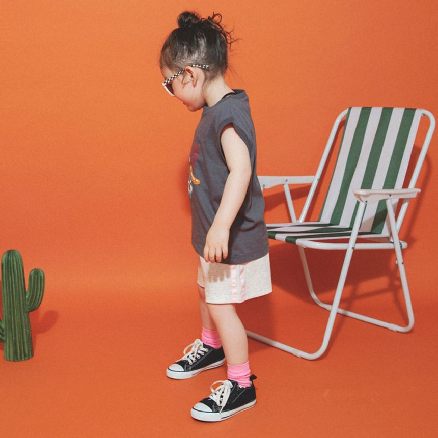 チャコールグレー