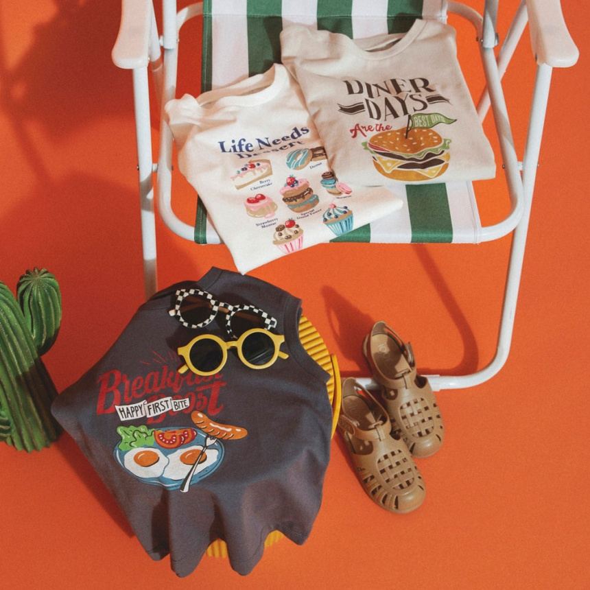 チャコールグレー