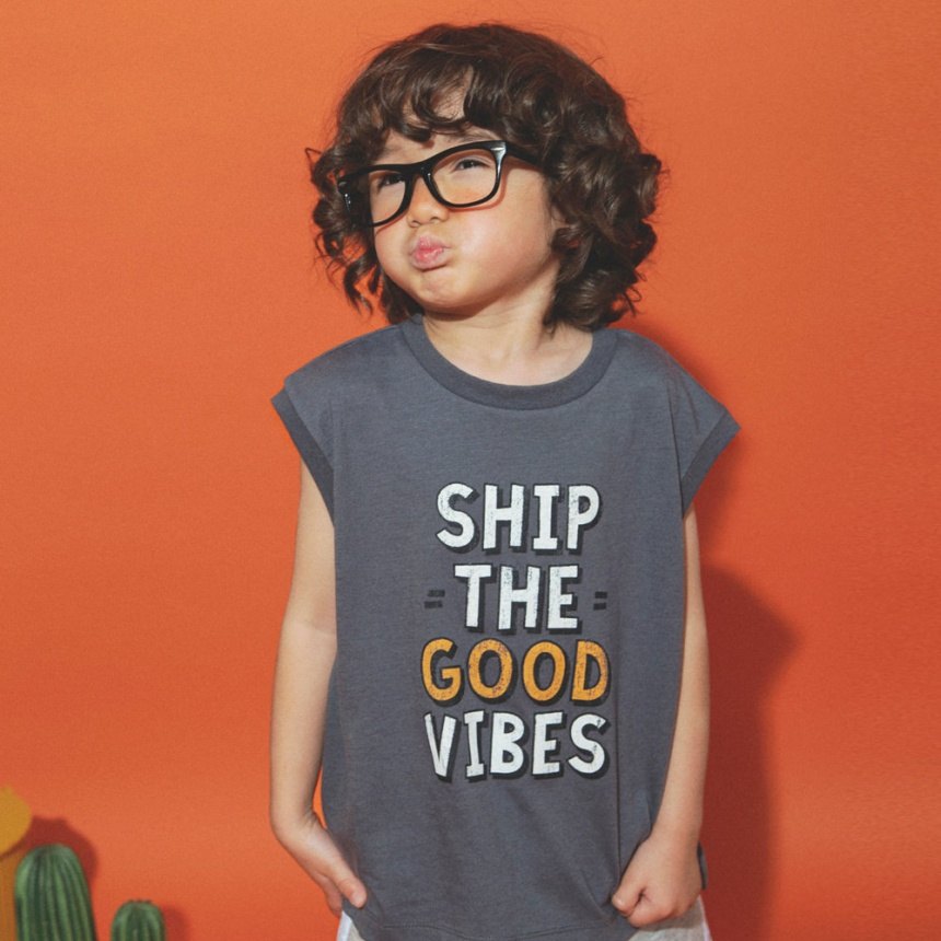 チャコールグレー