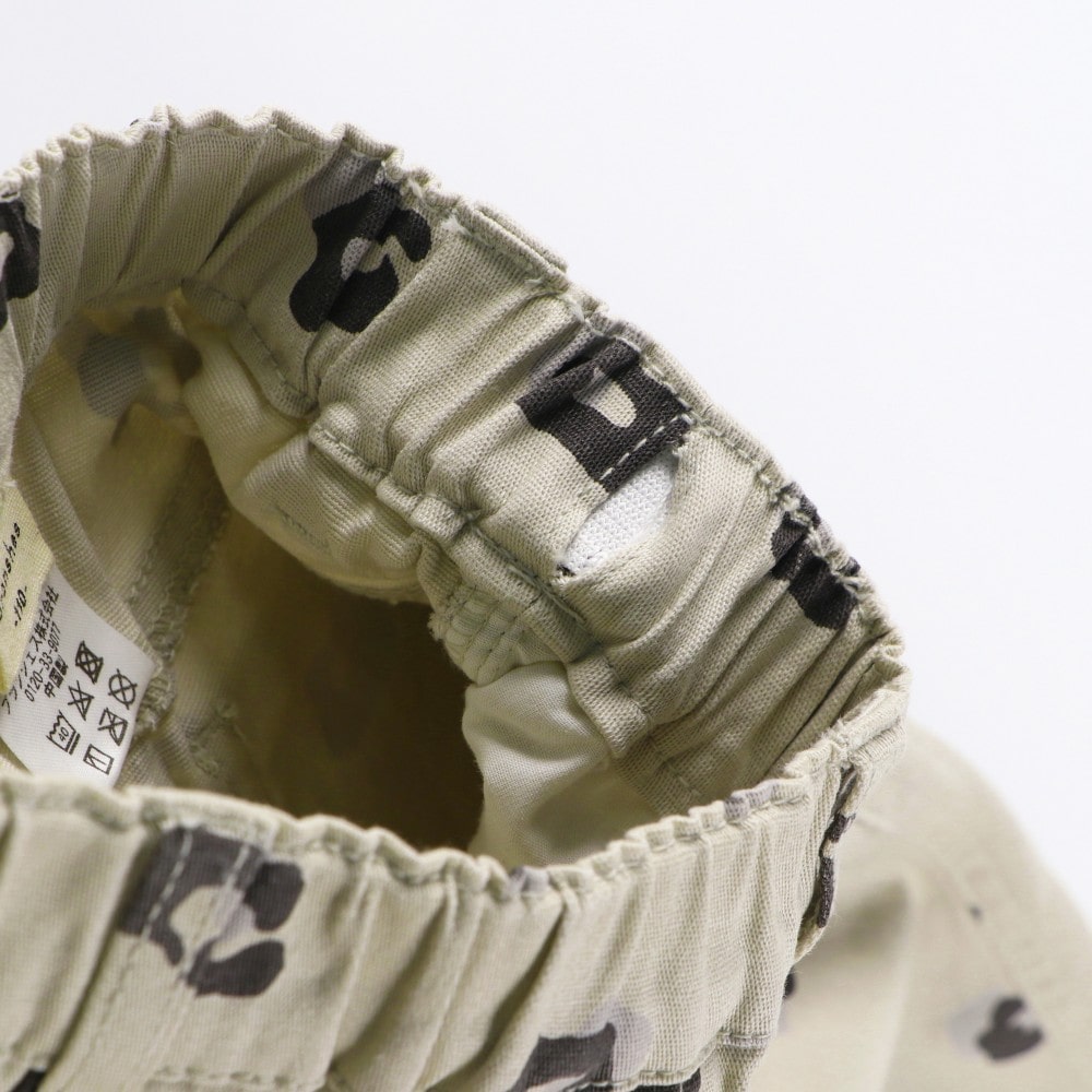 ライトベージュ