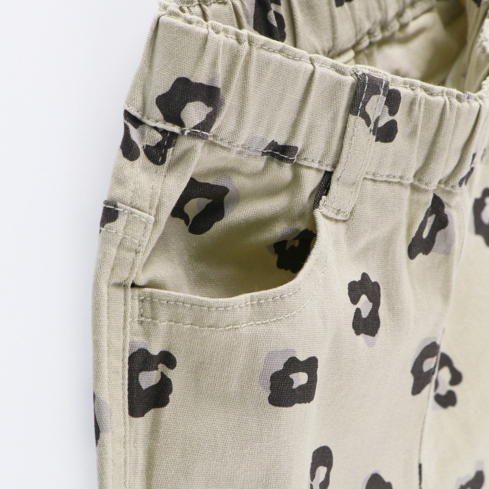 ライトベージュ