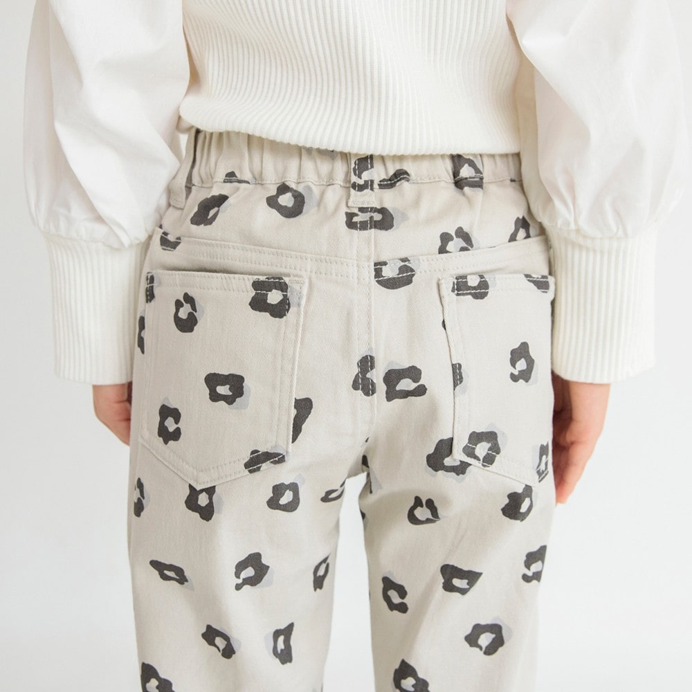 ライトベージュ