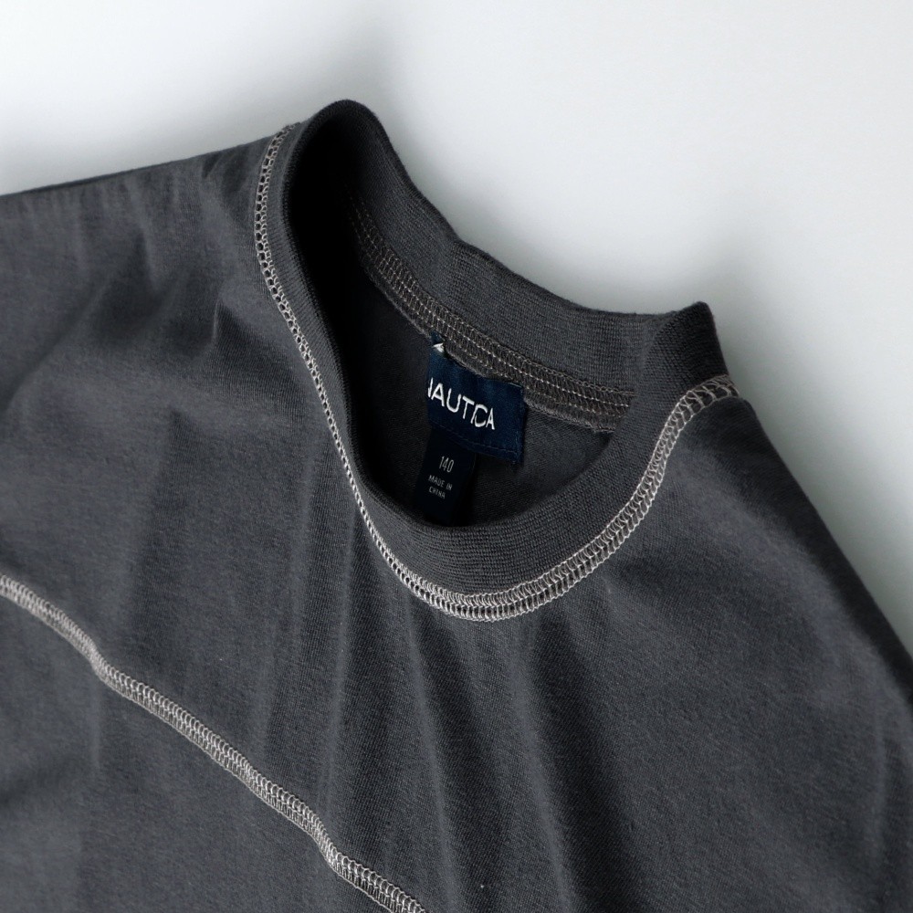 チャコールグレー