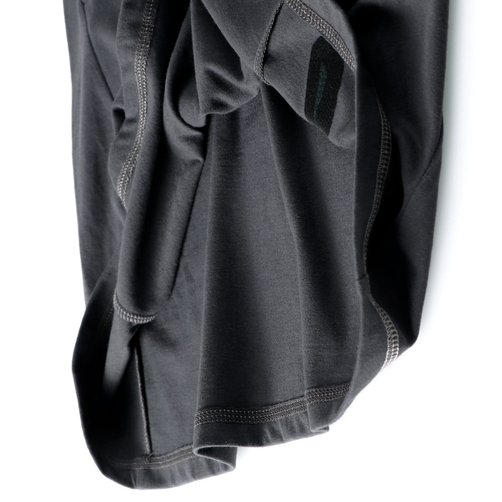 チャコールグレー