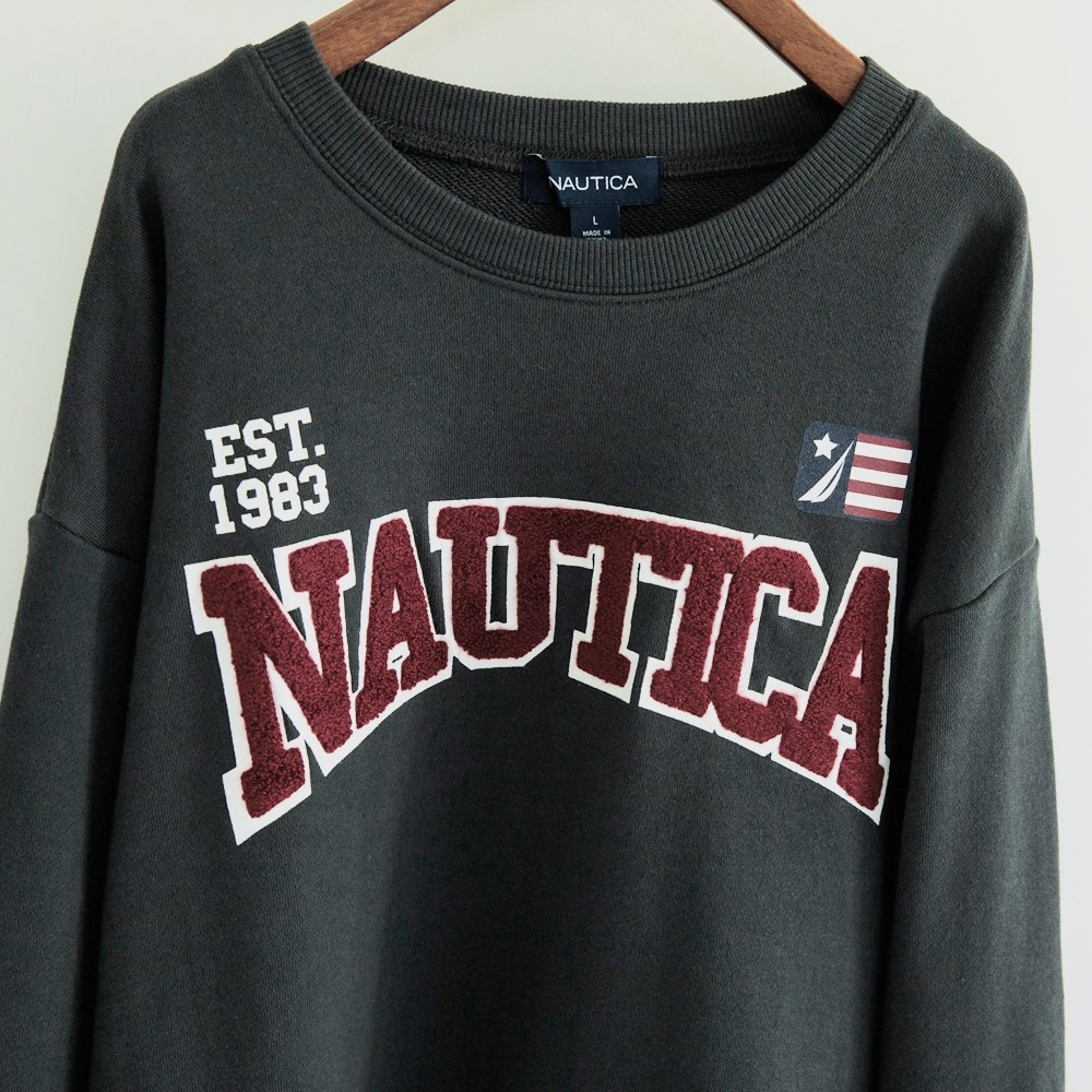 チャコールグレー