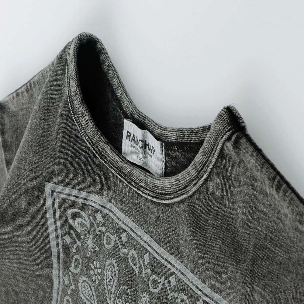 チャコールグレー