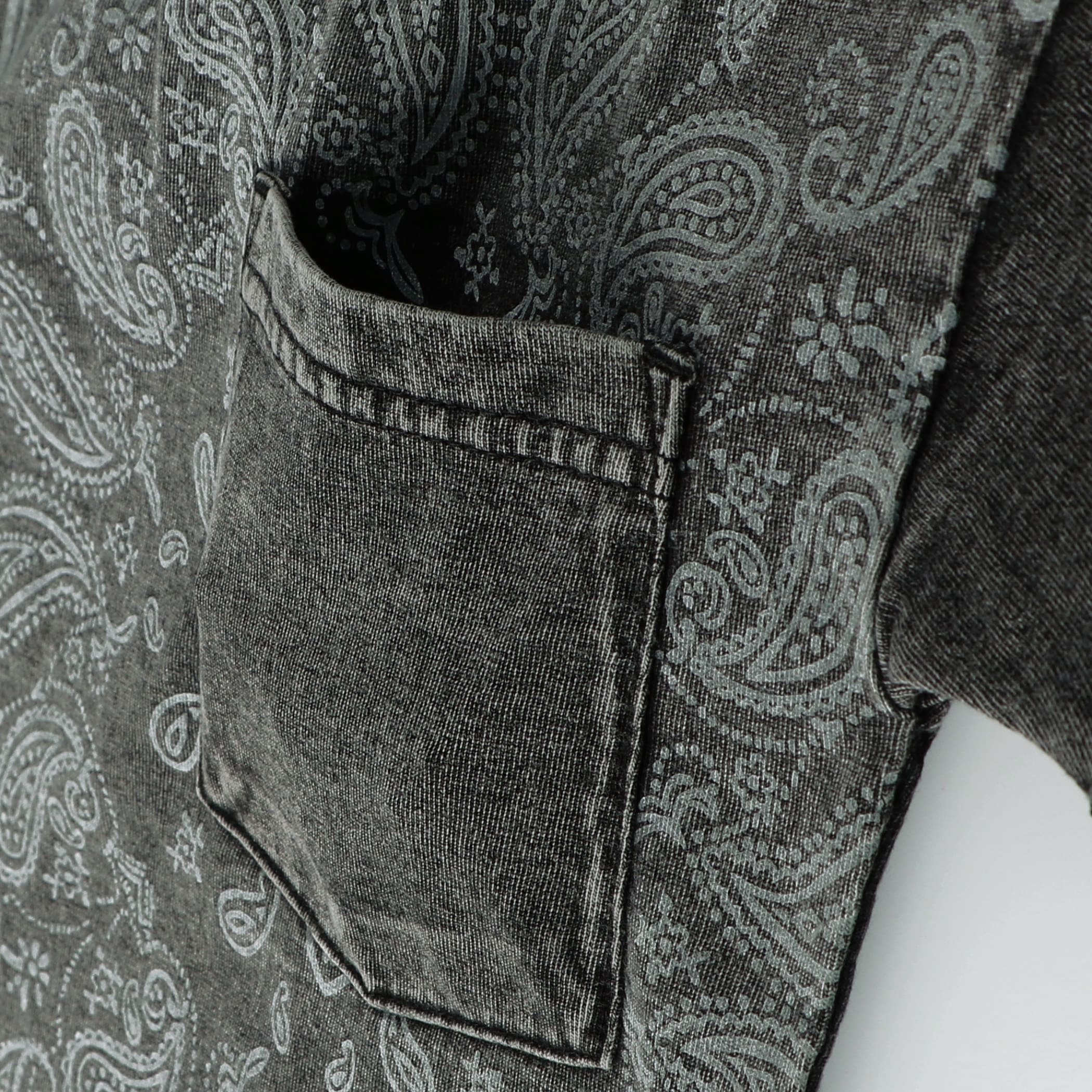 チャコールグレー