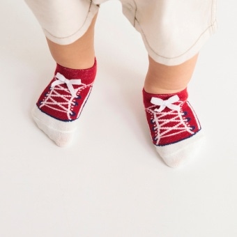 スニーカー風足型ソックス