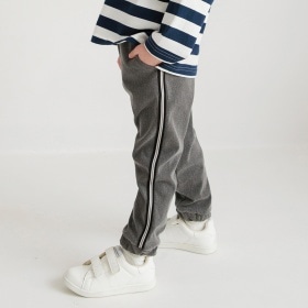 【サイドライン入り】ジョガーパンツ