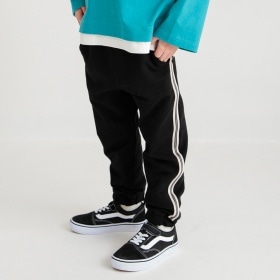 【サイドライン入り】ジョガーパンツ