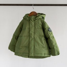 カーキグリーン