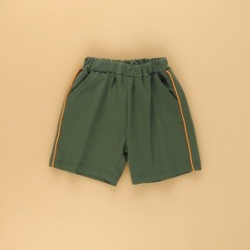 カーキグリーン