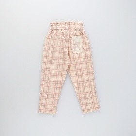 ピンクベージュ