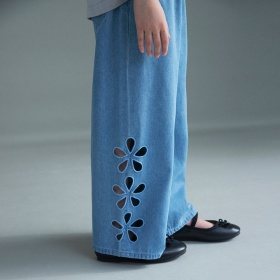 【WEB限定】お花カットモチーフデニムパンツ