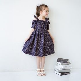 【おそろい】小花柄フリル肩あきワンピース